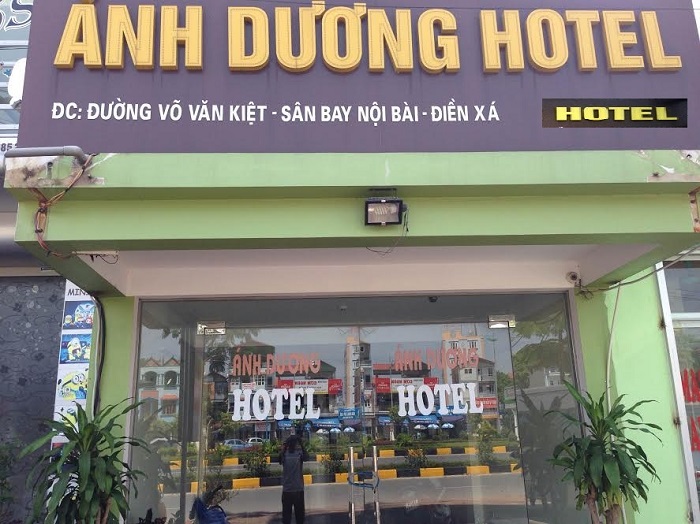 Homestay này chỉ cách sân bay 1.5km, có xe ô tô đưa đón tận sân bay