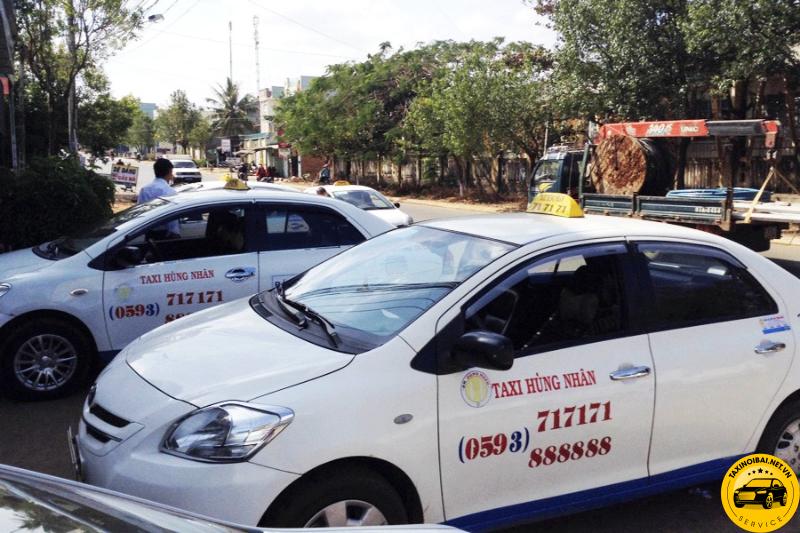 Hùng Nhân Taxi cho phép hành khách đặt xe qua ứng dụng ngân hàng tiện lợi