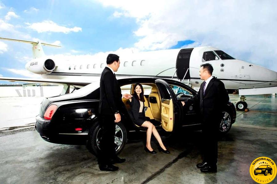 Trải nghiệm đón khách vip ở sân bay nội bài bằng xe ô tô sang trọng