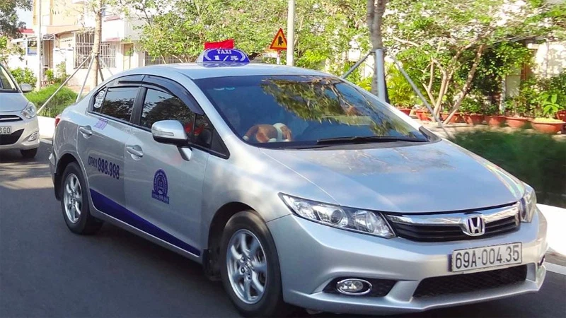 Taxi 1/5 nổi tiếng với dịch vụ đón tiễn tại sân bay Cà Mau bằng dòng xe 4 chỗ tiện nghi