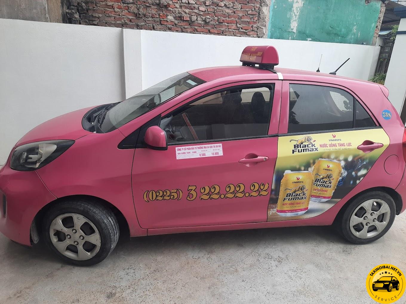 Taxi Hoàng Anh với màu hồng độc lạ khác biết với nhiều hãng xe