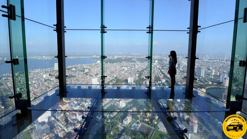 Lotte Skywalk cho phép du khách quan sát toàn cảnh thành phố