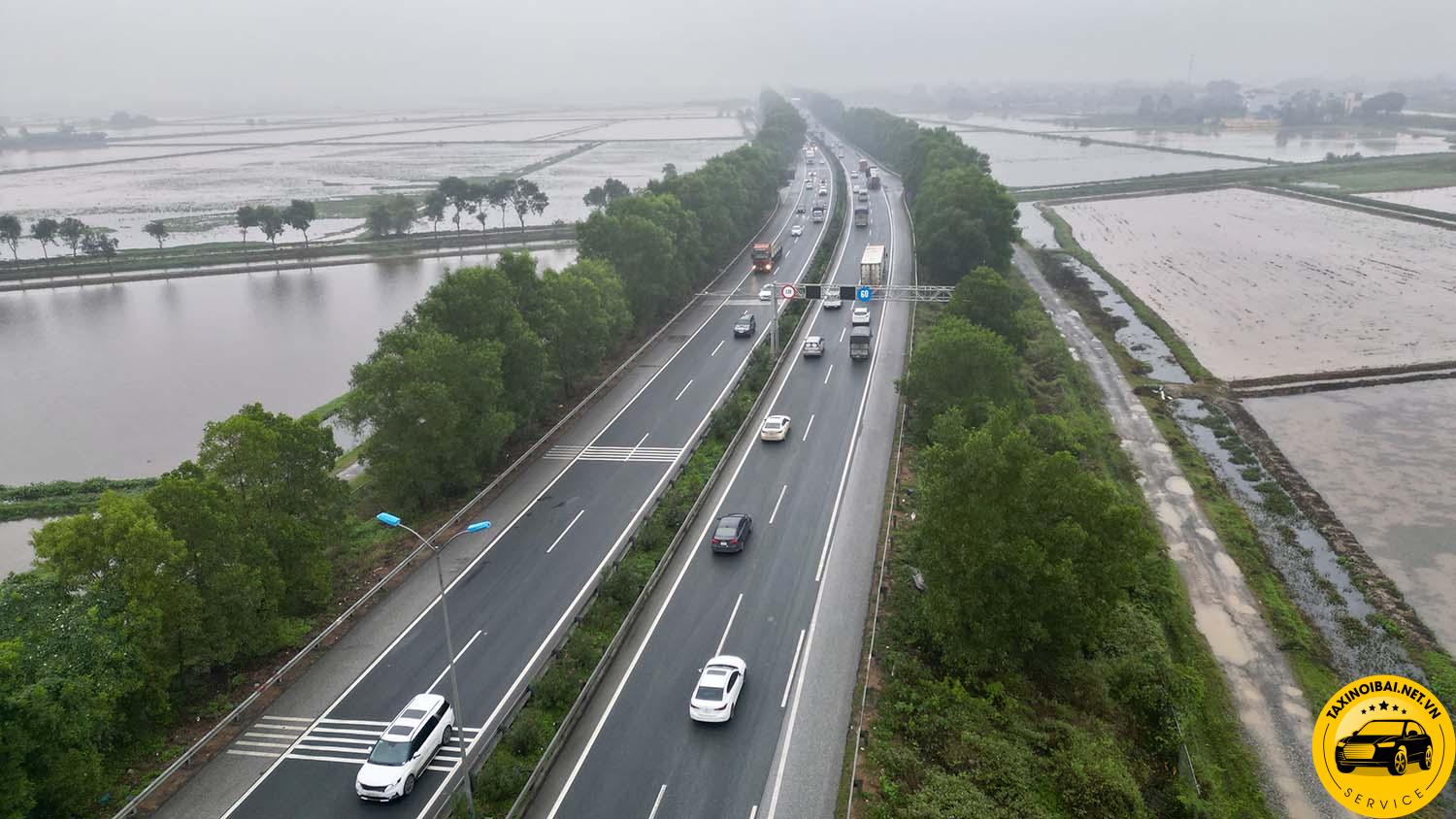 Các bác tài thường lựa chọn cao tốc Hà Nội – Ninh Bình làm cung đường để di chuyển khi đi từ Hà Nội về Thái Bình