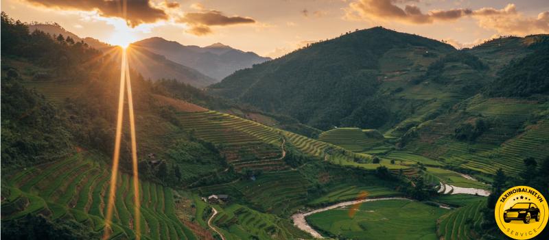 Bản Chao Hạ khi bình minh với hình ảnh ruộng bậc thang đặc trưng