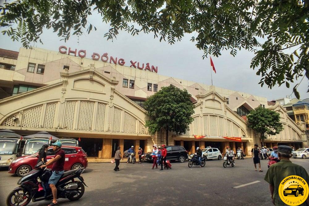 Chợ Đồng Xuân không chỉ là trung tâm mua sắm sôi động mà còn là nơi giao lưu văn hóa, nơi người dân địa phương và du khách có thể trải nghiệm đầy đủ hương vị cuộc sống Hà Nội.