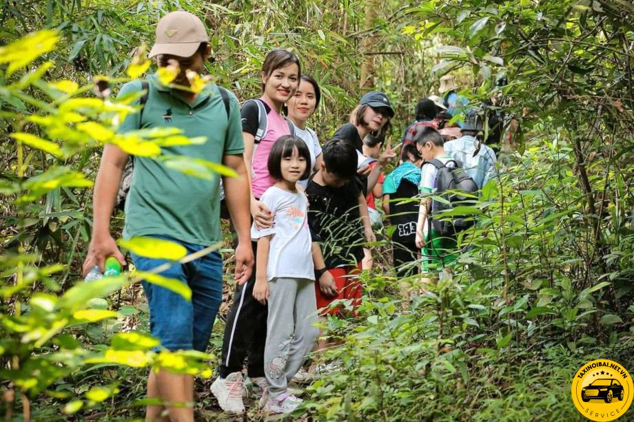 trekking kham pha nhung con duong mon trong rung