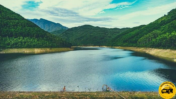 ngam nhin su binh yen hoa minh cung voi canh dep nuc long cua ho Xa Huong