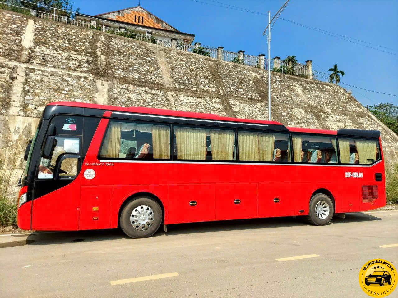 Xe 45 chỗ đưa đón Nội Bài – Phục vụ đoàn khách đông, di chuyển thoải mái.