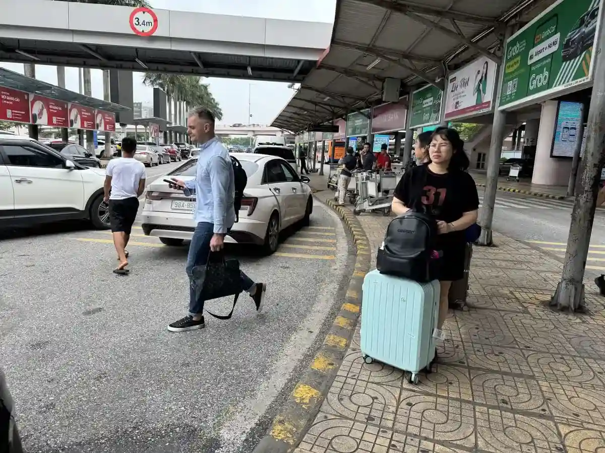 6 Luu Y Khi Dat Taxi Tu San Bay Noi Bai Ve Ha Noi