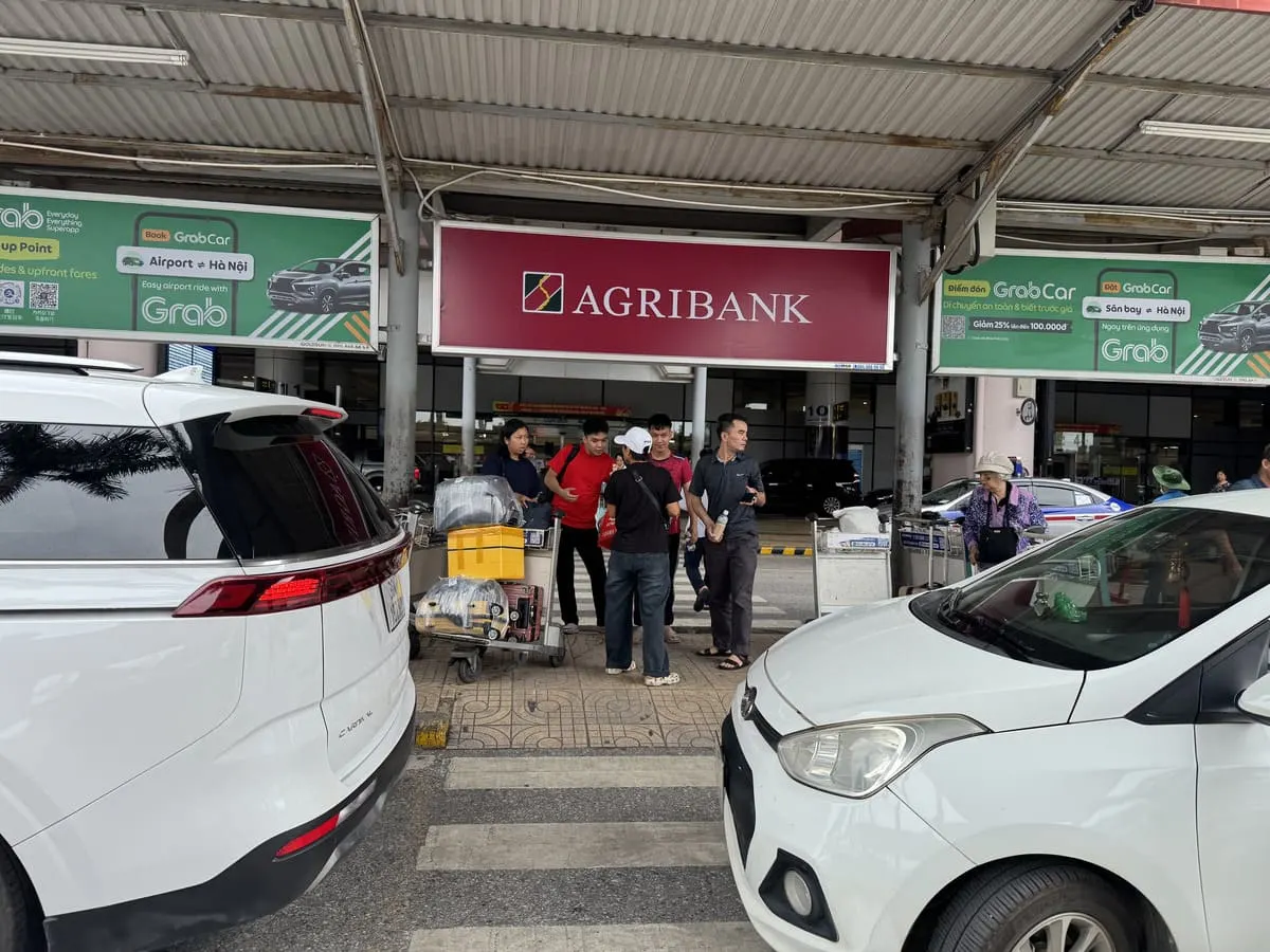 Hướng Dẫn Đón Người Thân Tại Sân Bay Nội Bài Từ A-Z