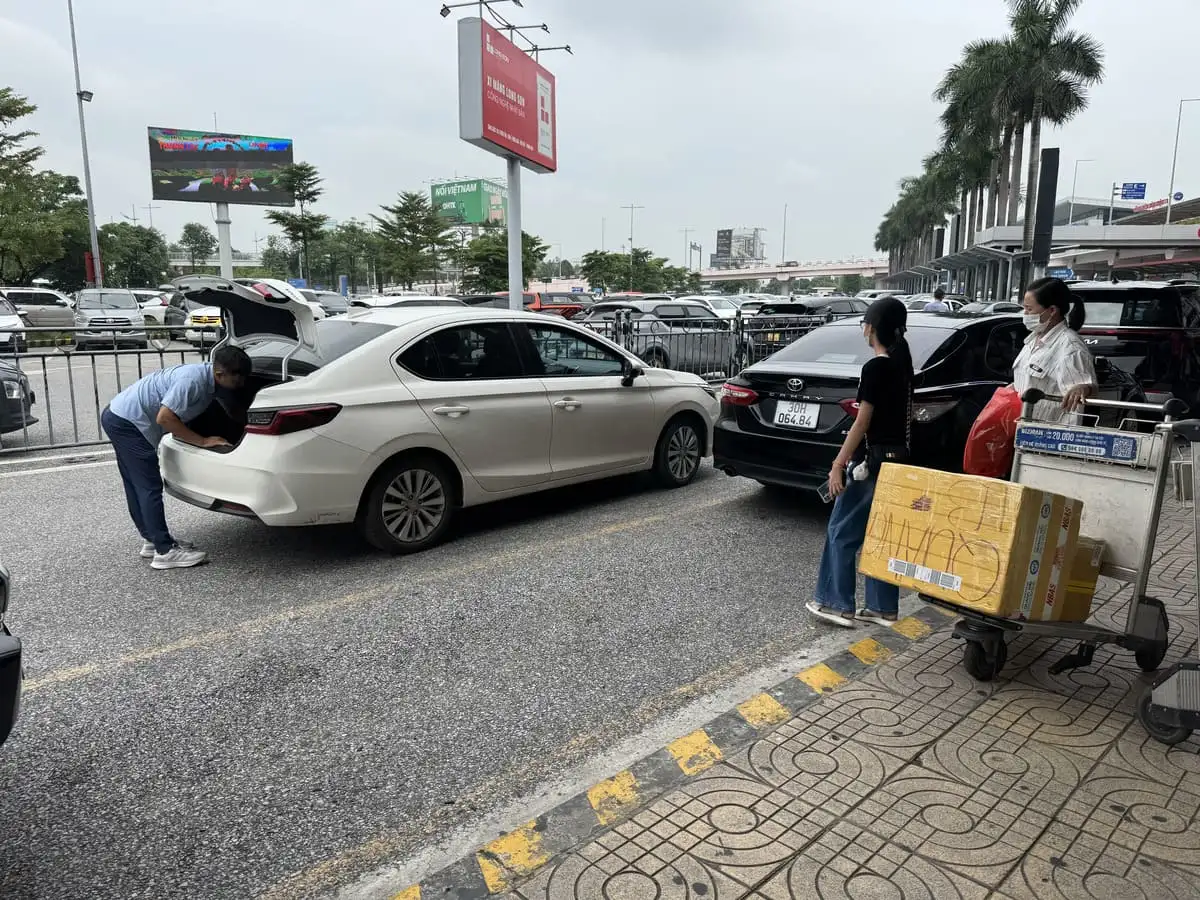 5 Dấu Hiệu Nhận Biết Taxi Dù Ở Sân Bay Nội Bài Và Cách Tránh