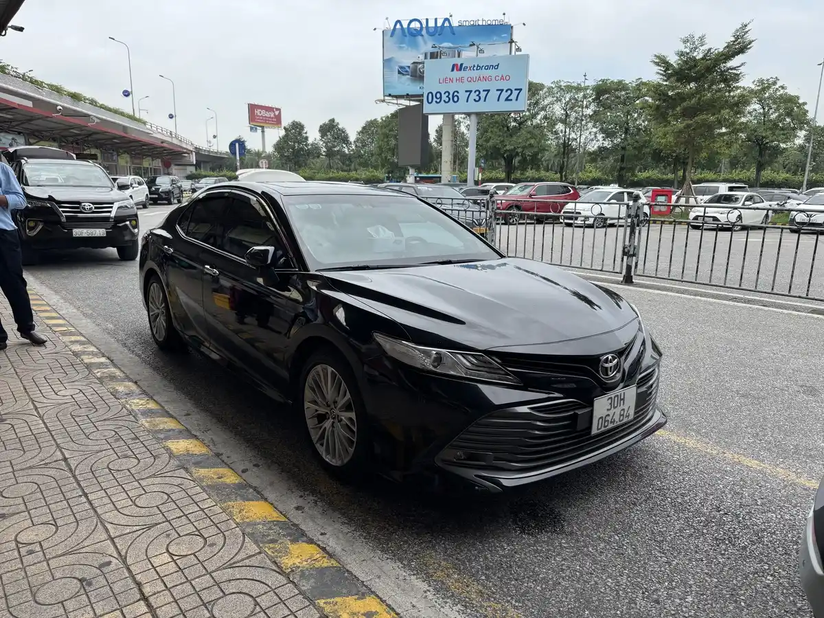 xe 4 cho don khach noi bai ve ha noi