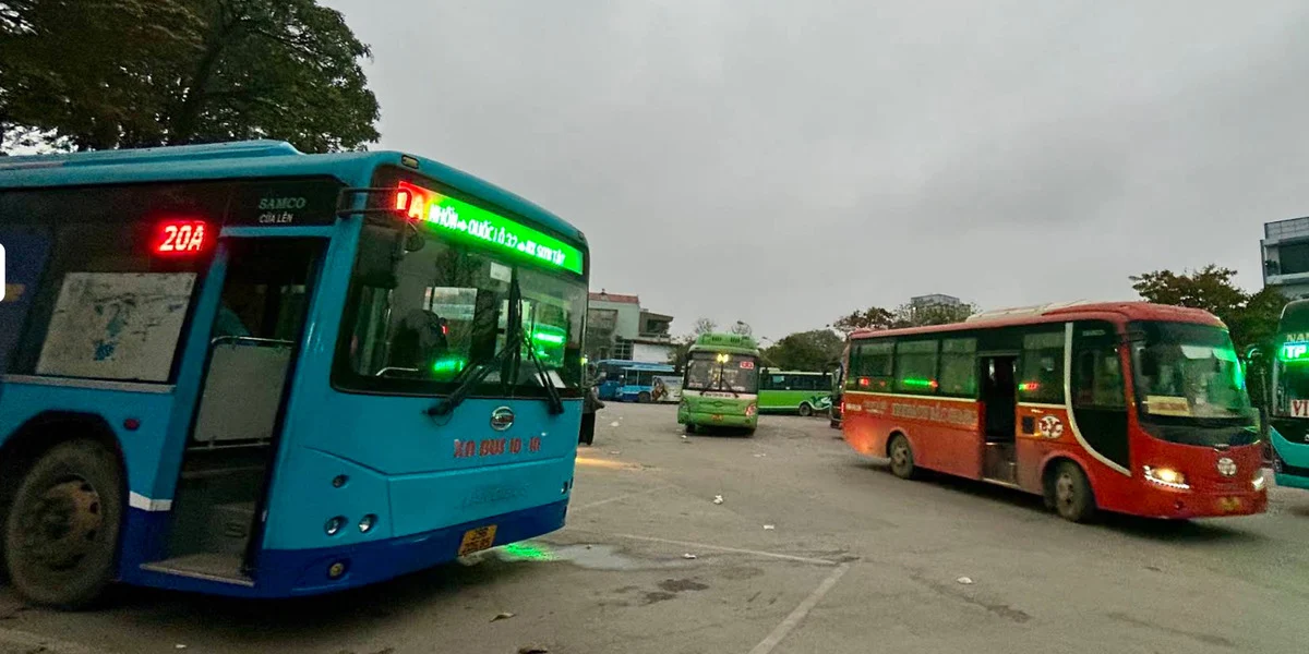 xe bus o ben xe son tay