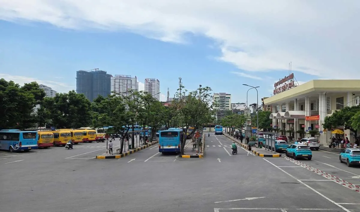 xe bus tu ben xe giap bat di noi bai